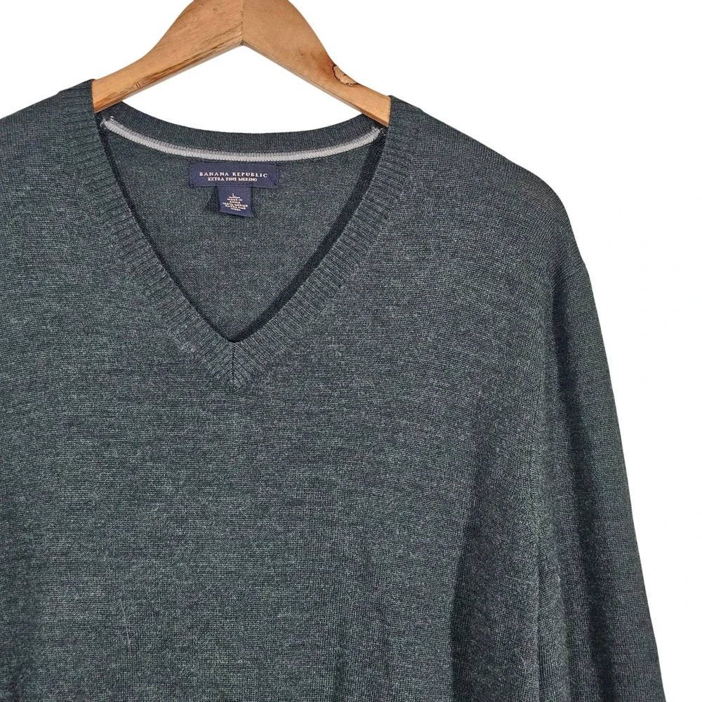 Banana Republic Extra Fine Merino Wool V-Neck Sweater Mens L Pullover Knit Green